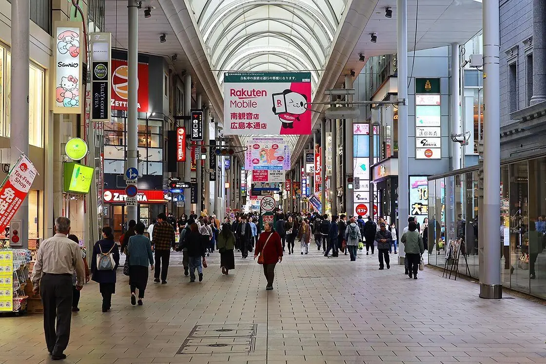 Along the Hondori Arcade