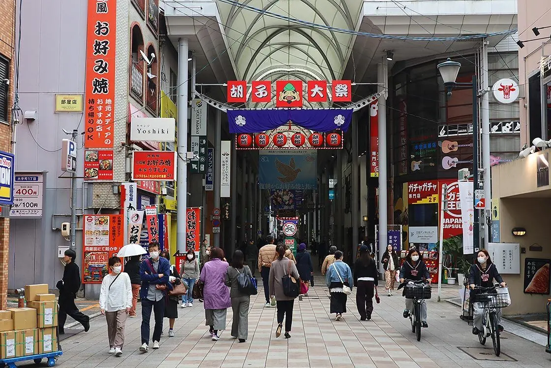 Approaching the Hondori Arcade